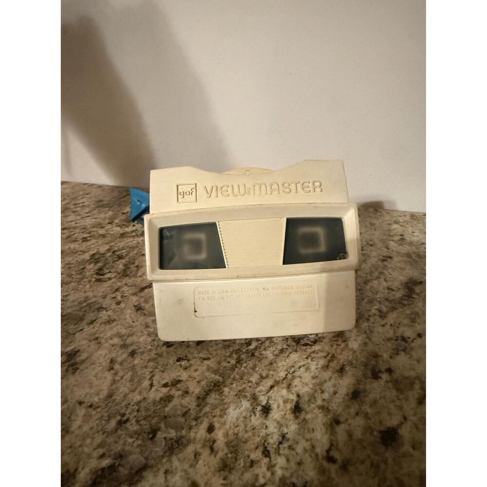 Vintage GAF View-Master with 1974 “Movieland Wax Museum” Reel 1